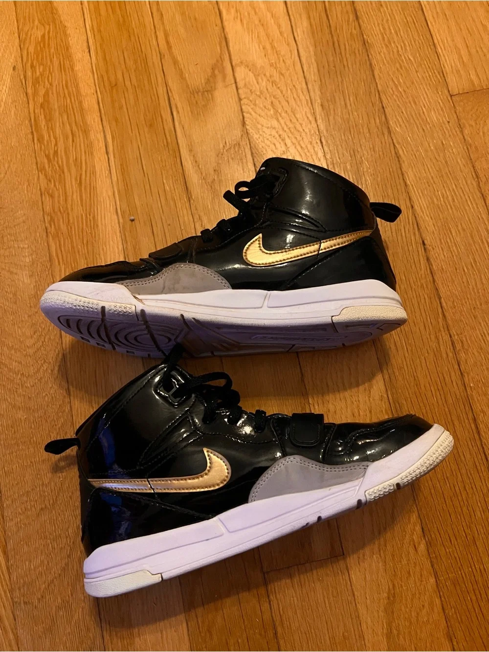 Nike Kids Black and Gold High-Top Sneakers with Elephant Print size 3Y